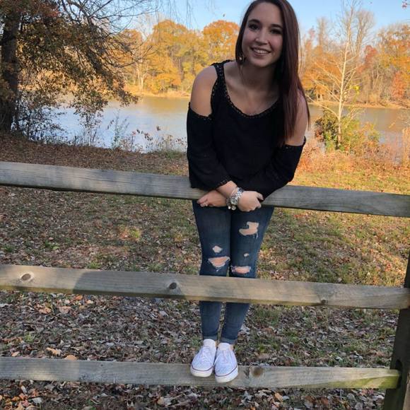 Meet your Posher, Elora - Picture 1 of 1